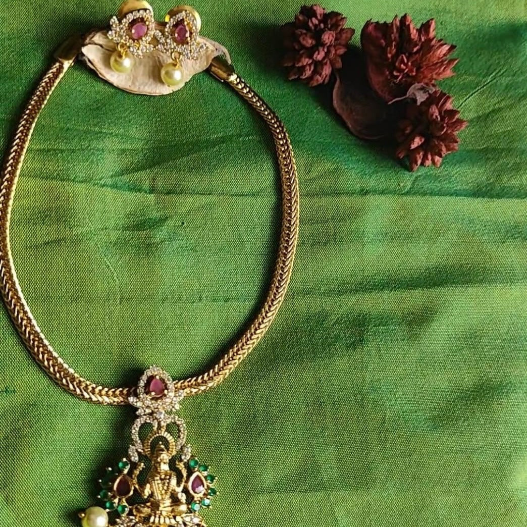 Lakshmi Pendant necklace set