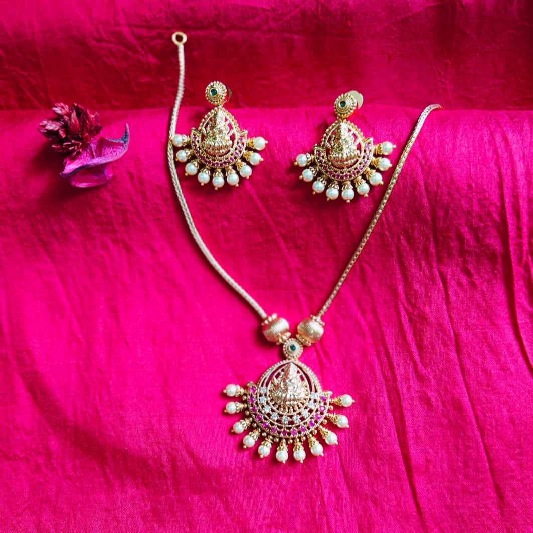 Lakshmi Pendant Necklace Set