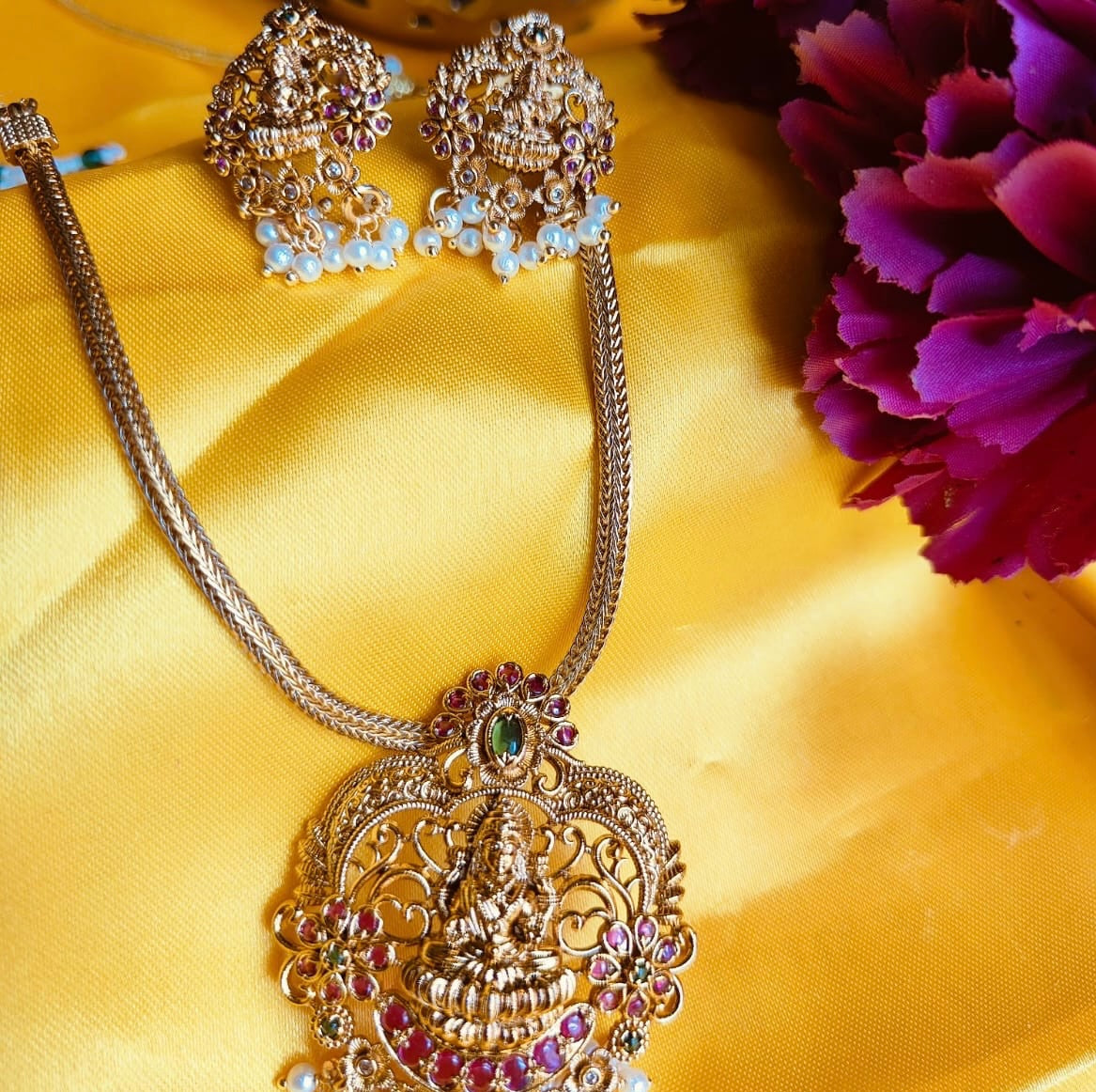 Lakshmi Pendant Necklace Set
