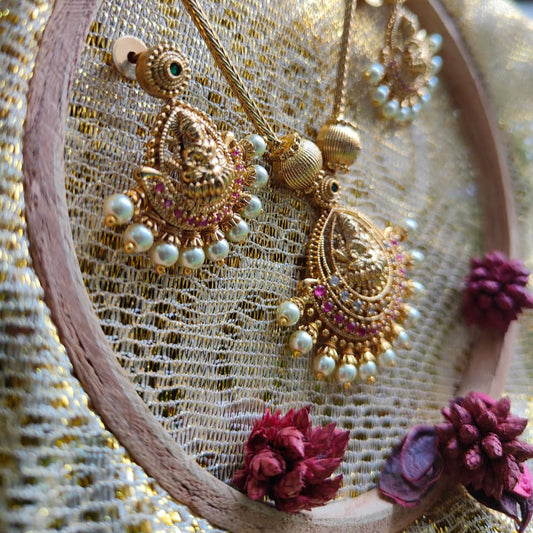 Lakshmi Pendant Necklace Set